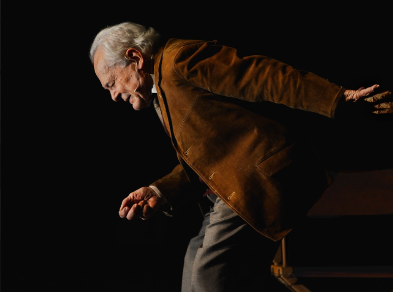 Aos 93 anos, Othon Bastos apresenta espetáculo “Não me entrego, não!”