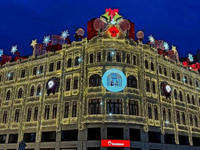 Decoração natalina do Palácio Avenida já encanta Curitiba