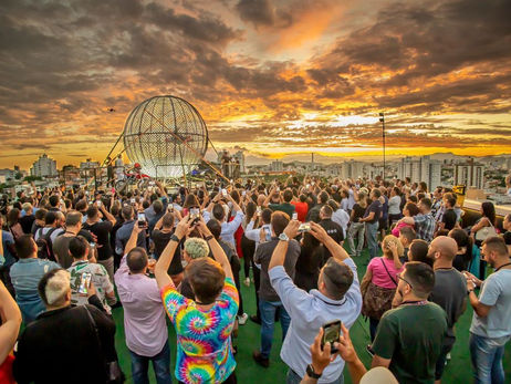 Mirage Circus apresenta show inédito de drones e Globo da Morte na Ponte Hercílio Luz