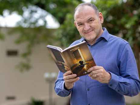 Marcelo Passamai revisita marcas da pandemia em livro de poesias