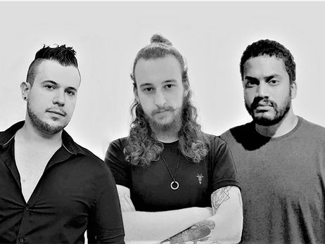Evil Politicians explora conceitos sociais no álbum Indignation Army