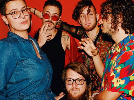 Francisco, El Hombre traz de volta a Curitiba seu ritmo quente e crítica social em pleno calor do mo