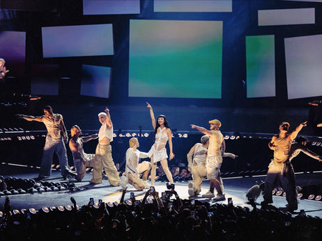 Contagem regressiva: Katy Perry é aguardada por fãs em Curitiba para show The Lifetimes Tour