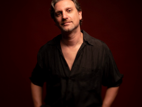 Téo Ruiz anuncia show de lançamento do novo álbum em Curitiba