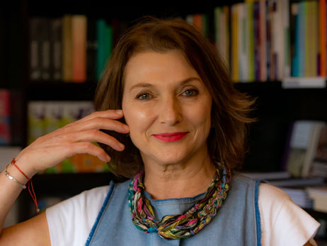 Cléo Busatto lança coletânea “Intervalos”, em Curitiba