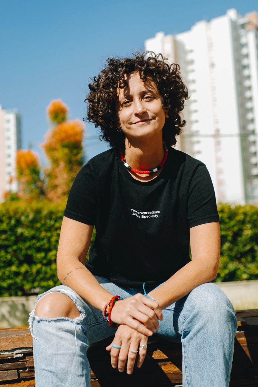 'Cercas Vivas' marca a estreia literária de Rai Gradowski com lançamento em Curitiba
