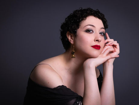 Cecília Carollo volta de uma temporada em NY e se apresenta no Wonka