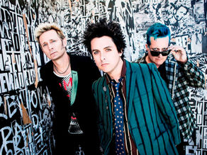 Falta um mês para o Green Day aterrissar em Curitiba