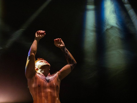 Espetáculo “Ideias para adiar o fim do mundo” estreia dia 24 de setembro, em Curitiba