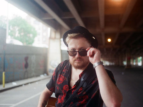 Rese lança álbum e transforma memórias, distâncias e recomeços em narrativa sonora