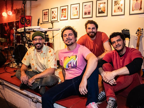 Irreverência e som autoral: Show Lado B agita Florianópolis no dia 21 de agosto