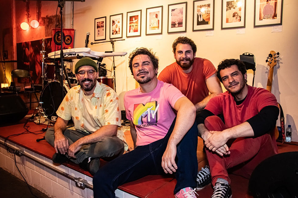 Irreverência e som autoral: Show Lado B agita Florianópolis no dia 21 de agosto