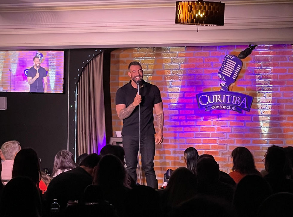 "Eu quero que as pessoas se divirtam, que façam parte do show e que fiquem em alguns momentos com vergonha por mim", conta Raphael | Foto: Divulgação