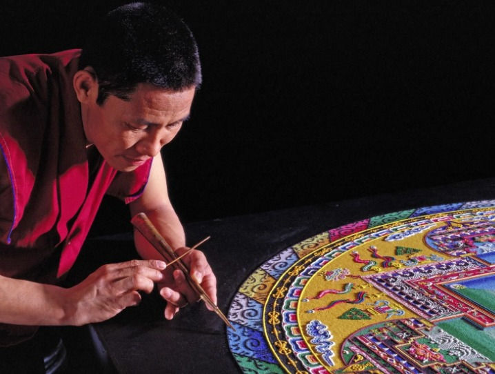 “Mandala de areia, uma prática poderosa e tradicional” (Crédito: CEB Sukhavati, Bruno Davanzo)