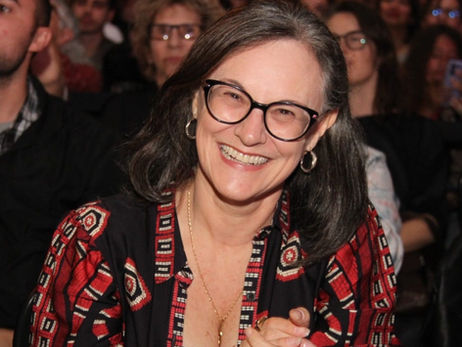 Luci Collin lança coletânea de poemas, em livraria de Curitiba