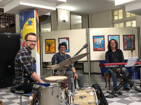 Cariguá Trio lança primeiro álbum nesta quarta (12), no Teatro Paiol