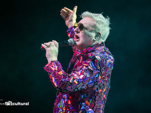 Andy Bell incendeia Teatro Positivo com synthpop