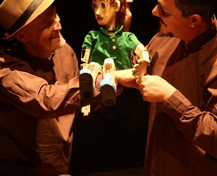 Apresentações de teatro de bonecos da Cia Filhos da Lua seguem até dia 22