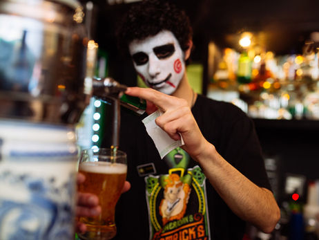 Festa inspirada no seriado Stranger Things retorna a bar de Curitiba