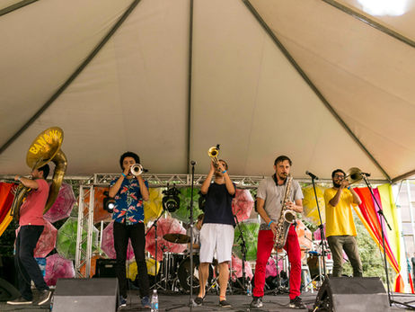 Bananeira Brass Band toca no Largo da Ordem, neste domingo (05)