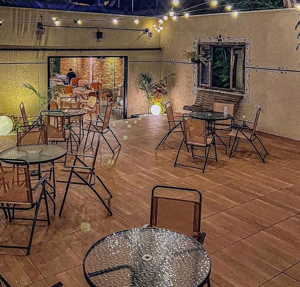 Área externa pet friendly do Gyozabar
