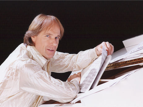 Richard Clayderman volta a Curitiba esta semana para mais um espetáculo ao piano