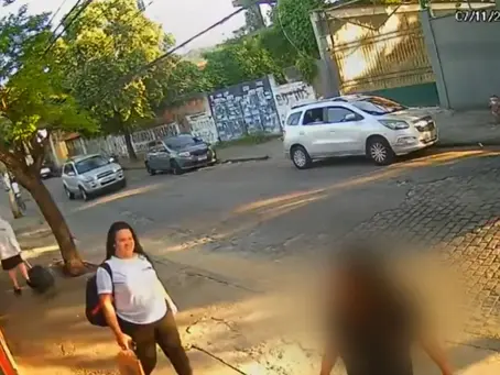 Câmera mostra educadora infantil saindo do trabalho pouco antes de desaparecer na Praça Seca