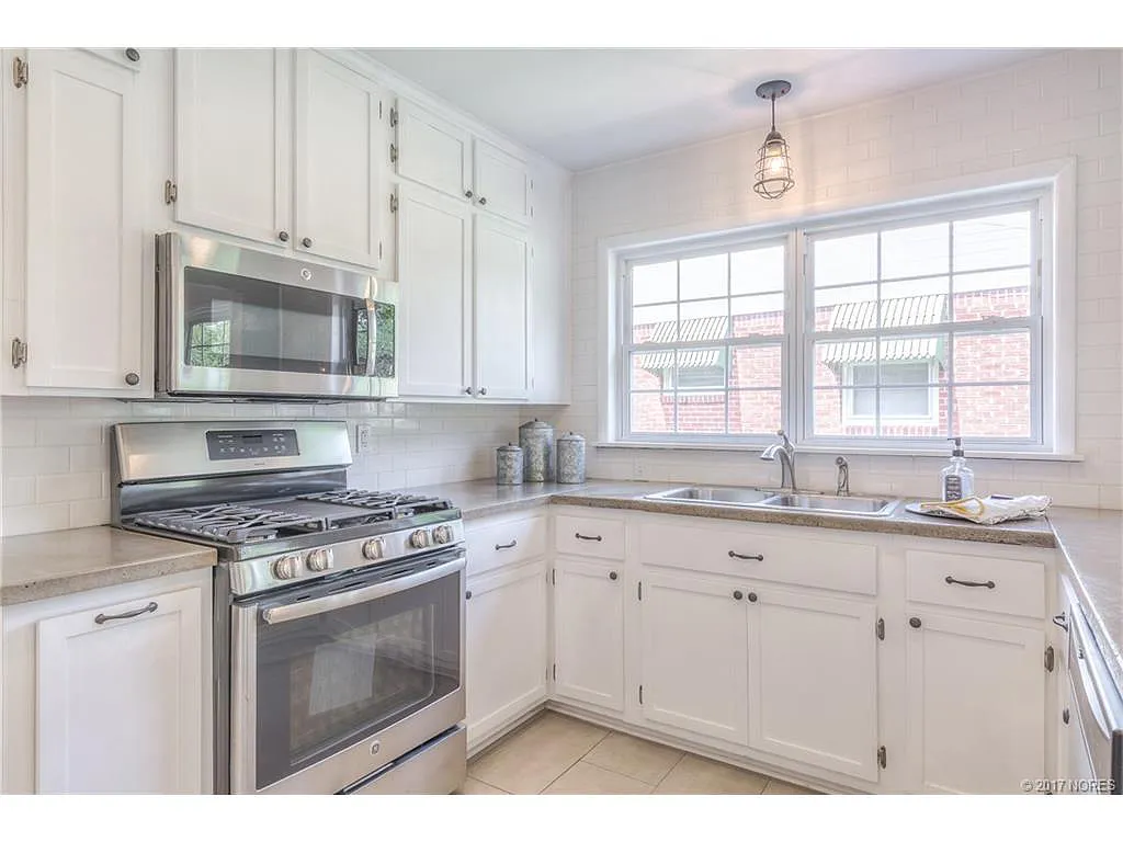 Kitchen remodel with custom concrete countertops