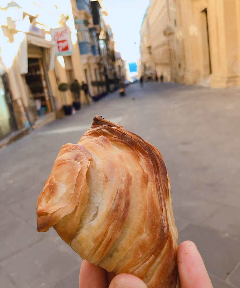 マルタに来たら絶対食べたいpastizzi