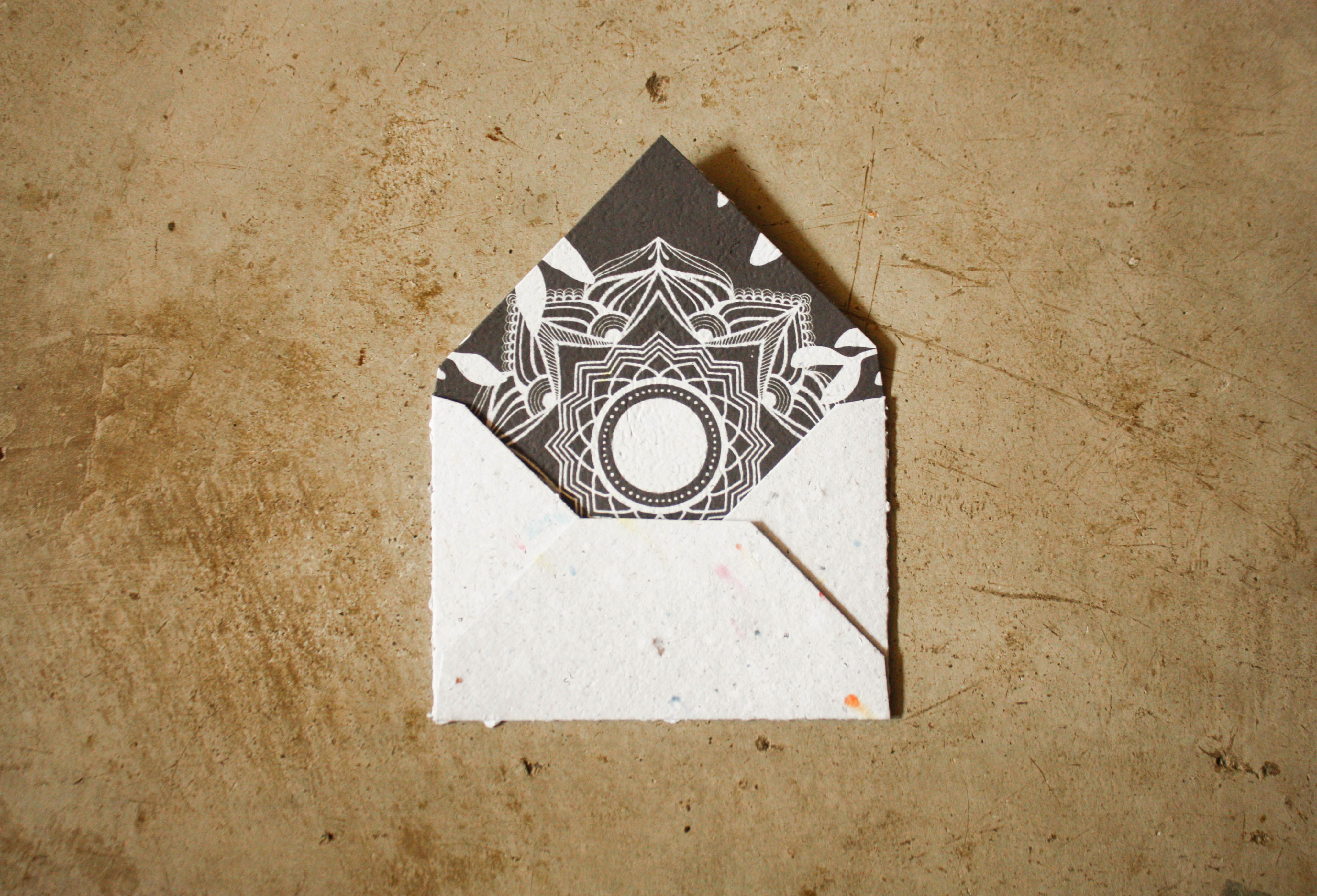 cópia de Envelope Mandala Sombras / A6 / Off white /por Flora Schneider