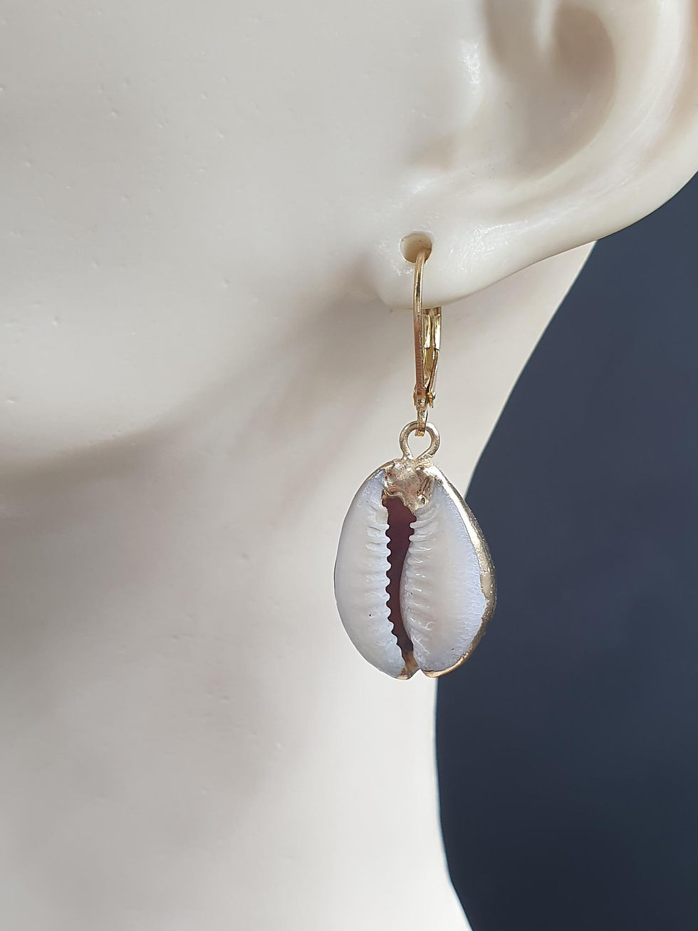 Boucles d'oreilles acier doré coquillage cauris naturel