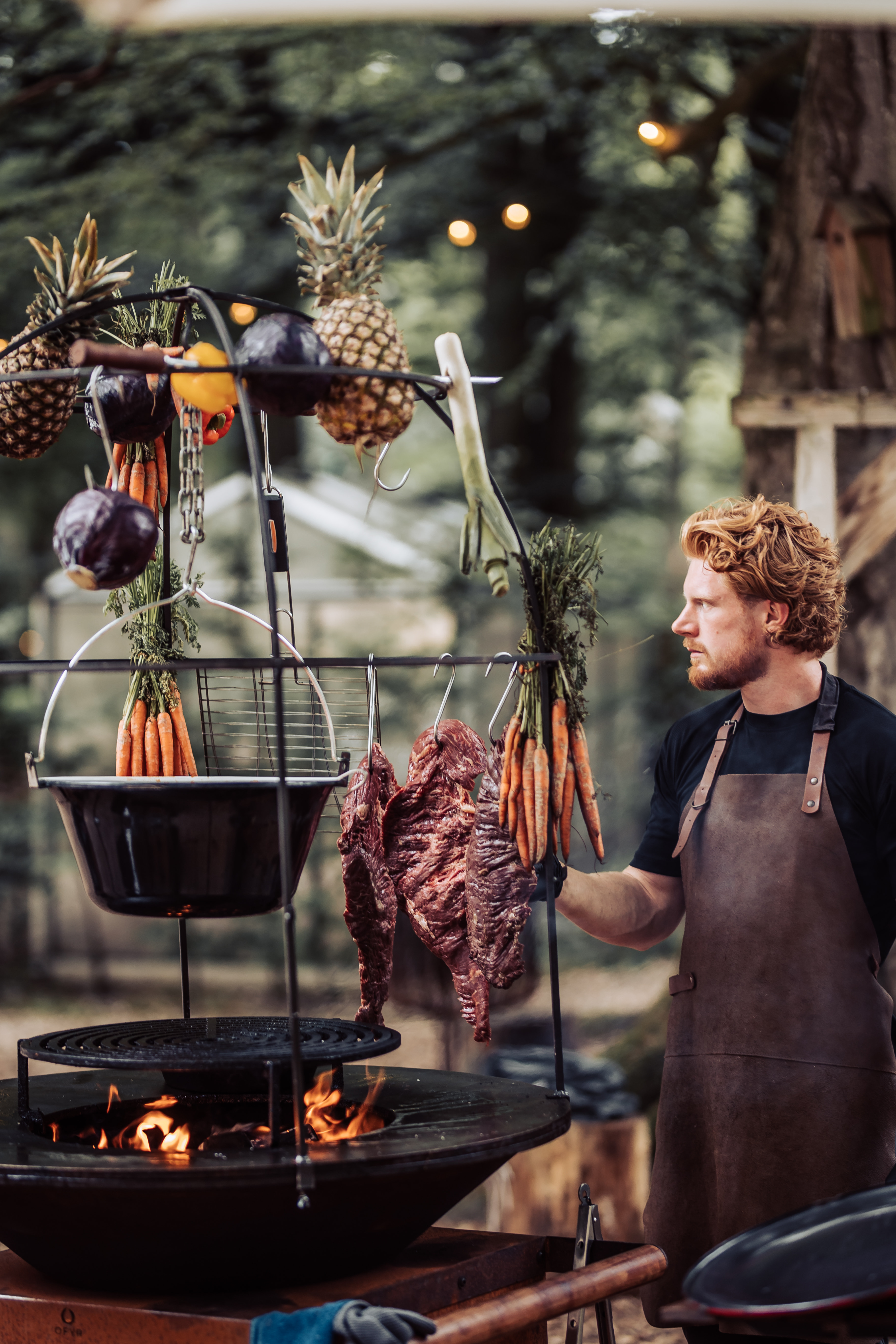 Mark van BLOQ BBQ bij het vuur