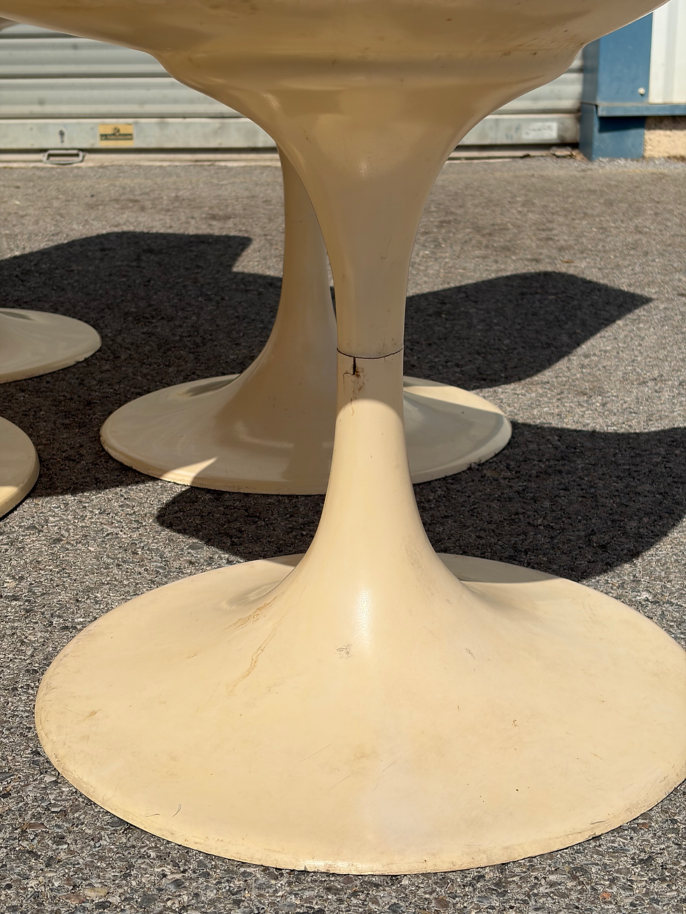 Thumbnail: Ensemble table et 6 chaises tulipes années 70