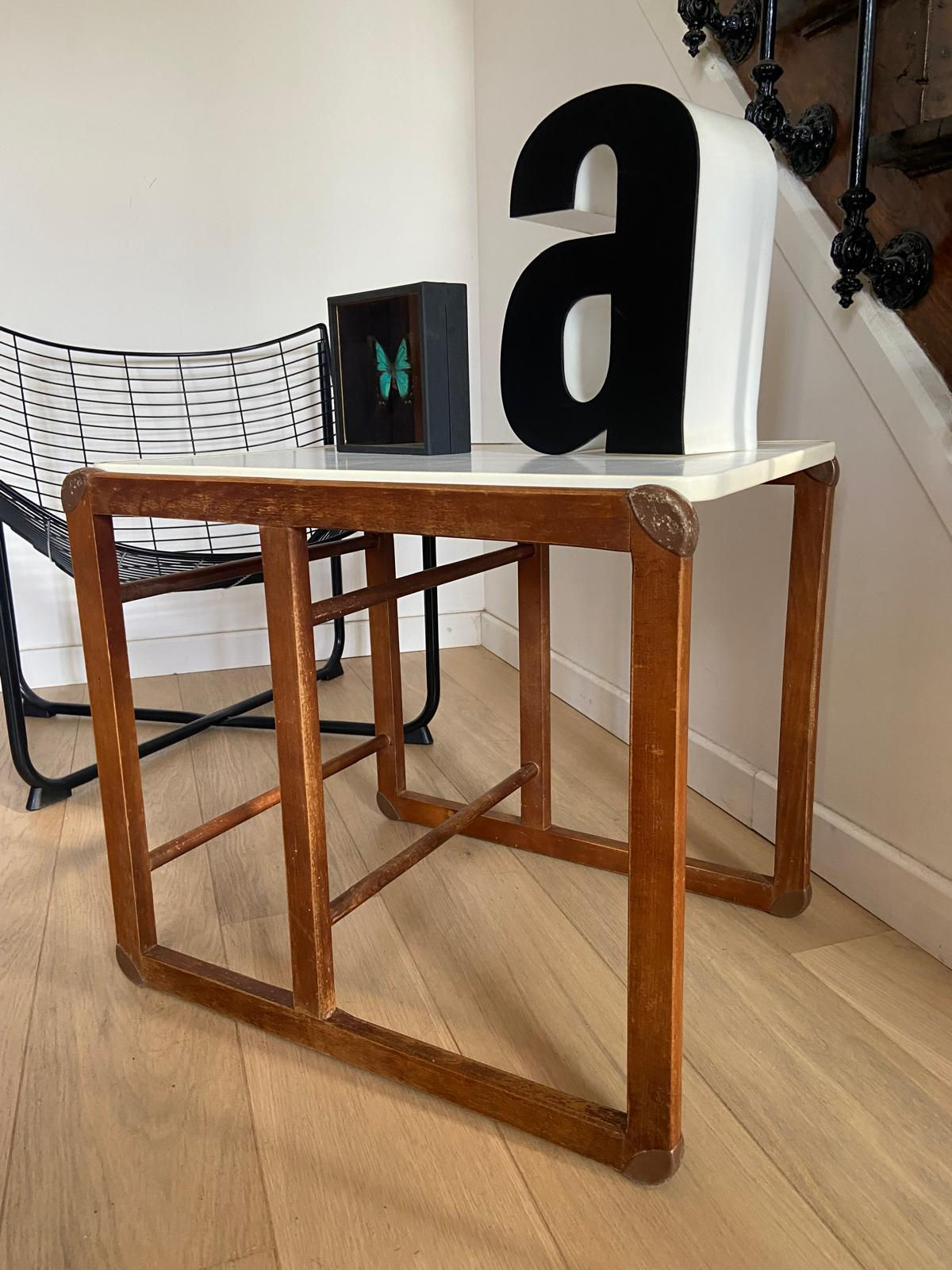 Table d’appoint à pieds traîneau 70s