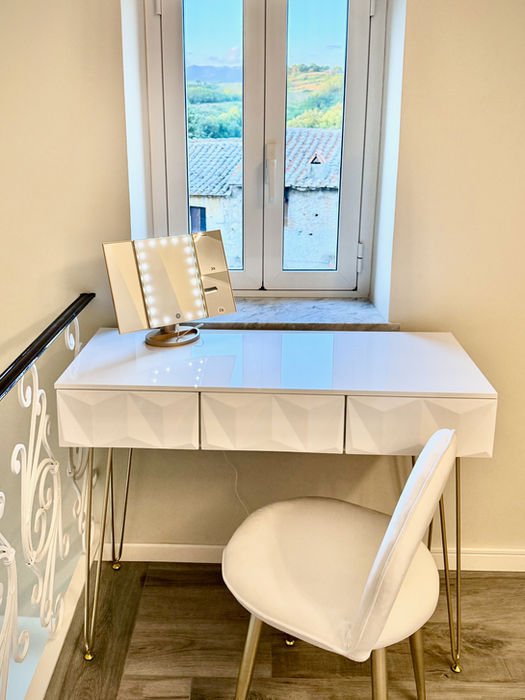 Makeup Workstation