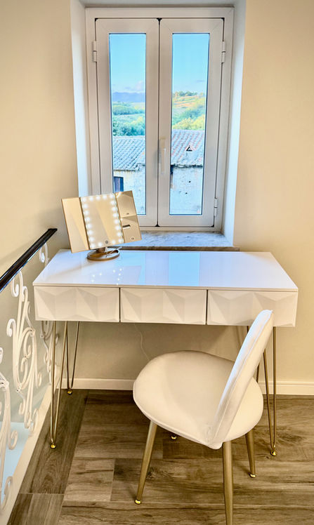 Makeup Workstation