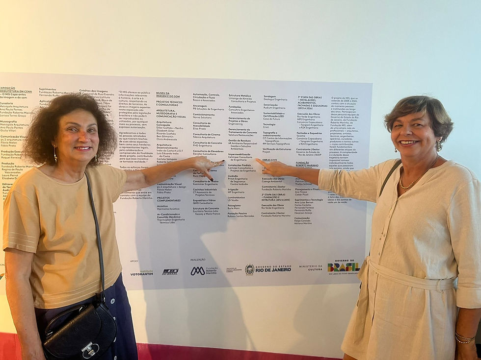 As engenheiras Thais Miranda e Claudia Mangano, da Cetimper Consultoria, visitaram a exposição “Arquitetura em Cena: o MIS Copa antes da imagem e do som”, que apresenta os bastidores da obra de restauração do espaço e destaca os desafios e soluções envolvidos no projeto.