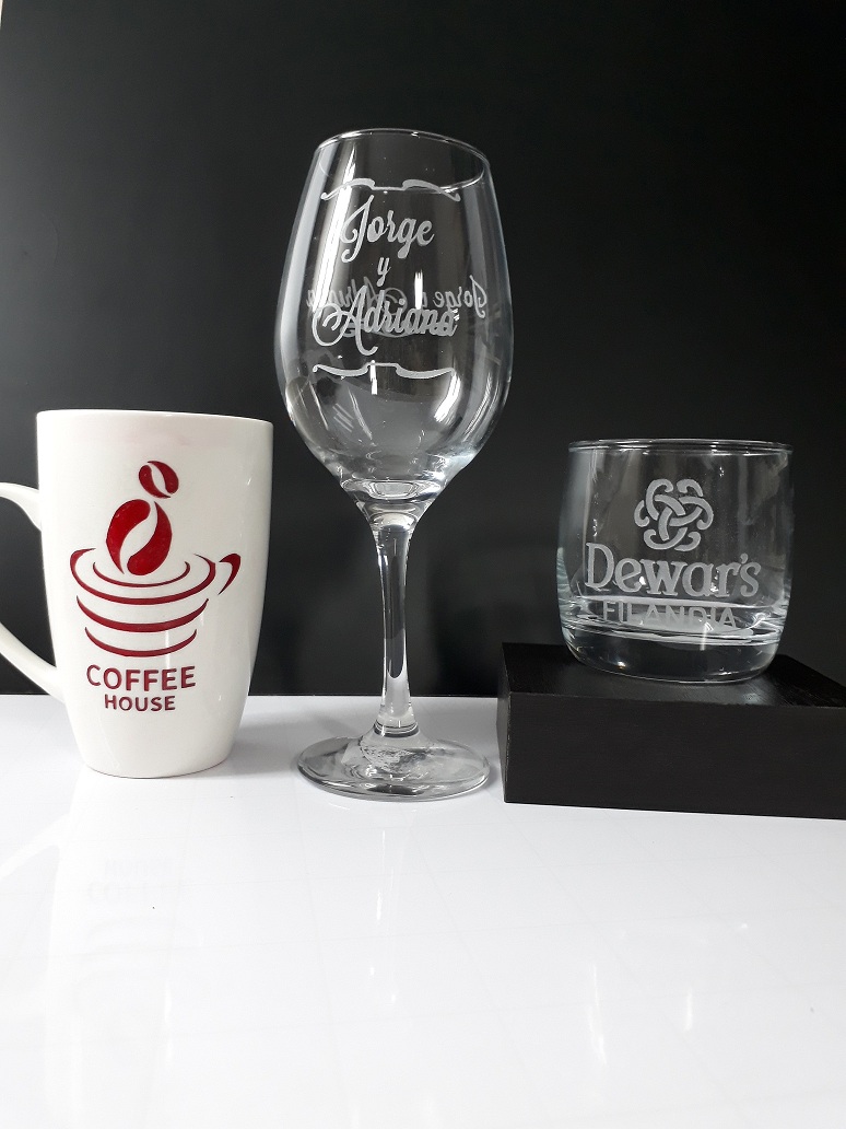Grabado de Vasos y Copas