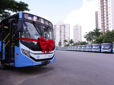 Jader Filho e Daniel Vilela entregam novos ônibus para o transporte coletivo de Goiânia