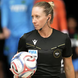 Conheça Tori Penso, 1° árbitra mulher a apitar na Copa do Mundo em 2026