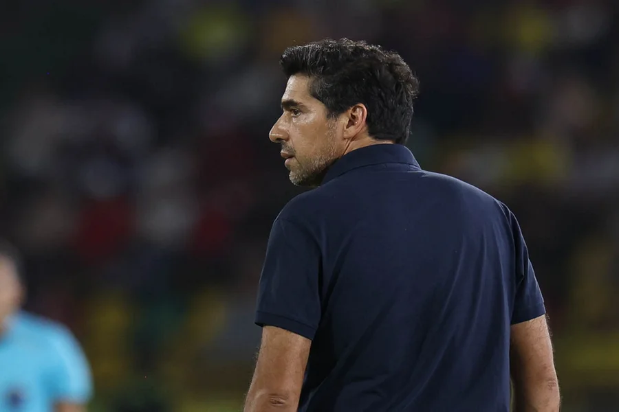 Torcida organizada do Palmeiras pede saída de Abel Ferreira