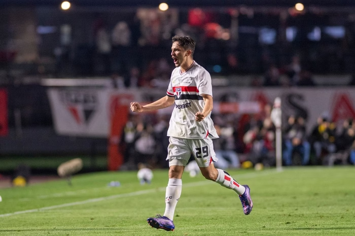 São Paulo vence Athletico-PR por 2 x 1 nas oitavas da Copa do Brasil