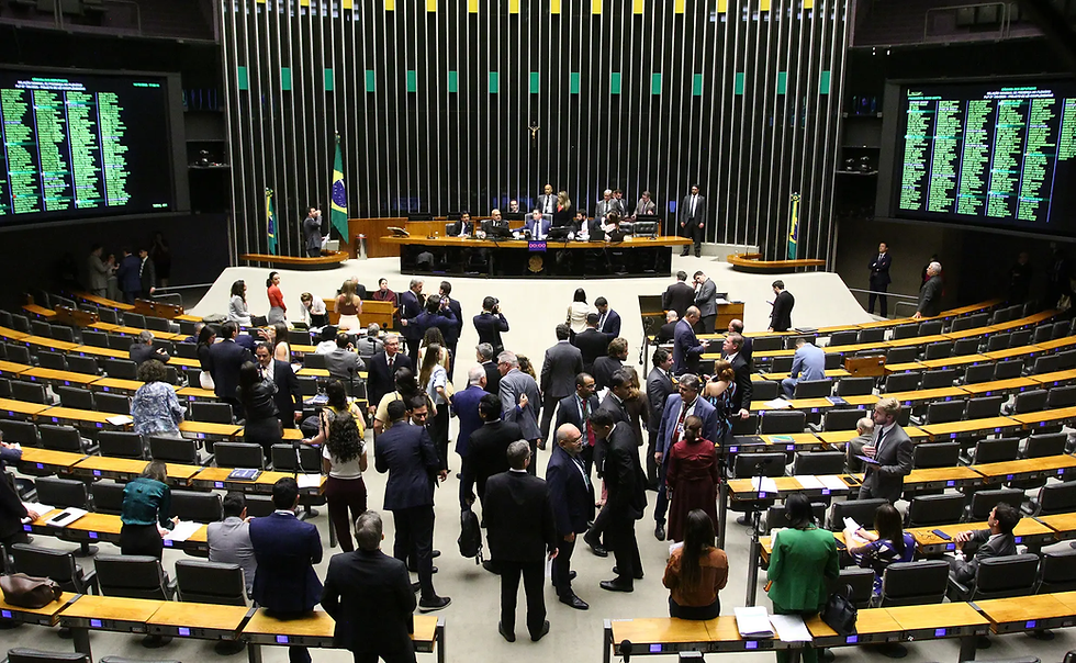 Câmara aprova obrigatoriedade do Enamed para exercício da Medicina; MP segue para o Senado