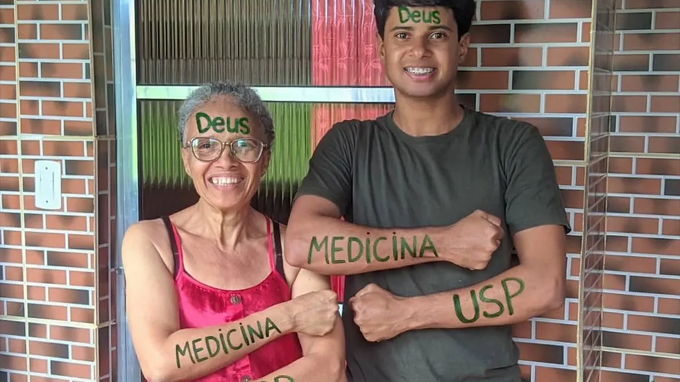 Jovem baiano filho de doméstica e pedreiro é 1º colocado em medicina na USP pelo Enem