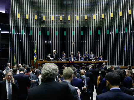Câmara amplia isenção do IR para R$ 2.824 por mês