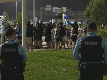 Delegação do Porto é recebida com protesto após eliminação no Mundial