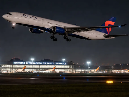 Motor de avião que ia para os EUA explode após decolagem em São Paulo