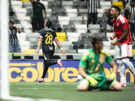 Éverson brilha e Atlético-MG vence a primeira no Campeonato Brasileiro