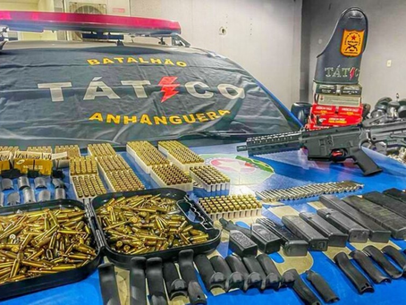 Arsenal com fuzil, granadas e mais de mil munições é apreendido em Goiânia
