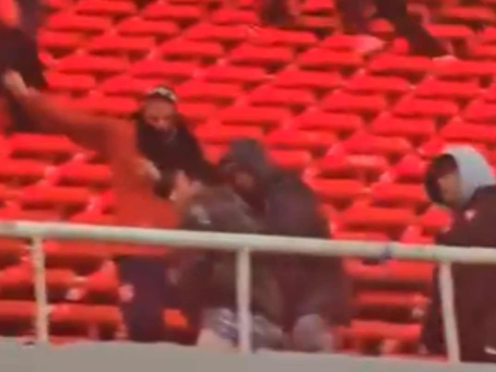 Partida da Sul-Americana é suspensa após confusão entre torcidas